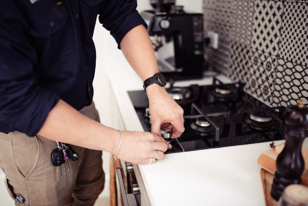 Plumber fixing appliance in Hamersley